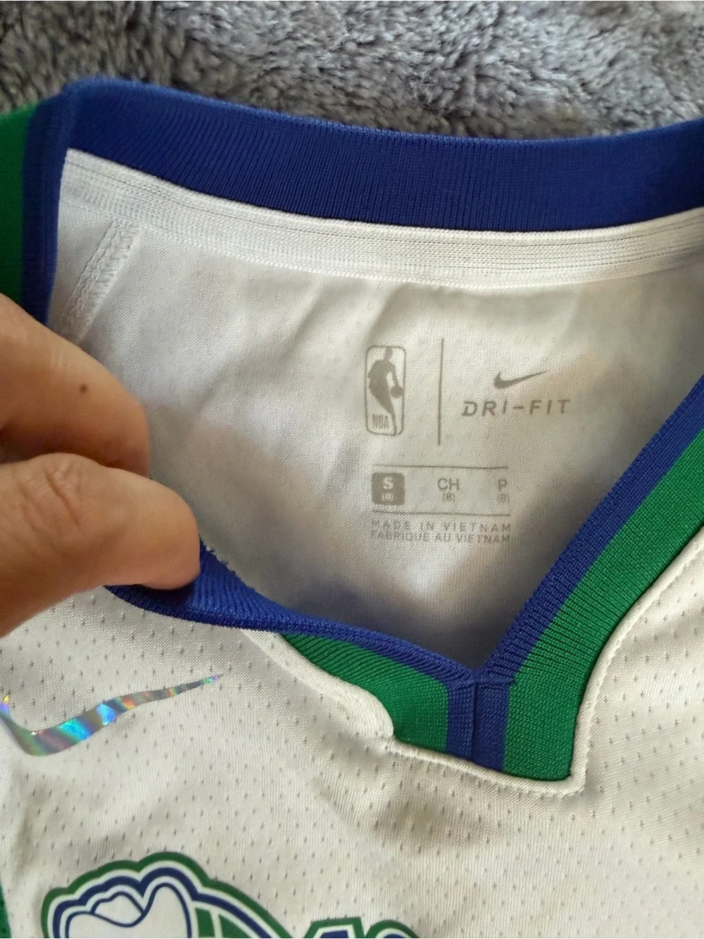 Nike Dallas Mavericks Luka Dončić #77 2021-22 City Edition Mixtape Jersey. SM